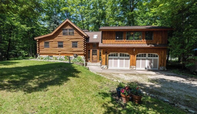 Beautiful cabin in Good Hart with water access!