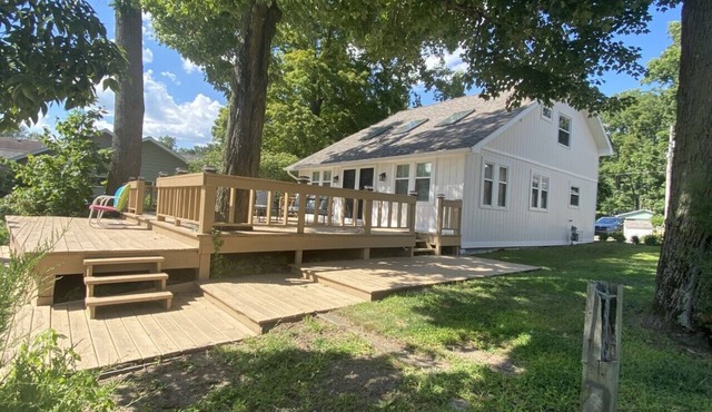 Beautiful Cottage With Water Access and Kayaks!