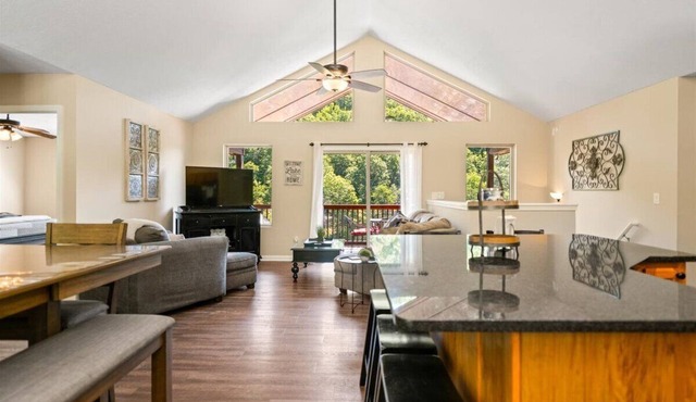 Beautiful Lakefront Getaway - Sleeps 26 - Norris Lake’s Best Location