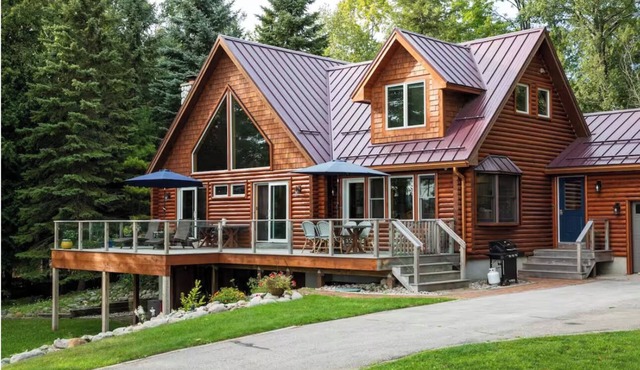 Beautiful Log Cabin on the Bay!