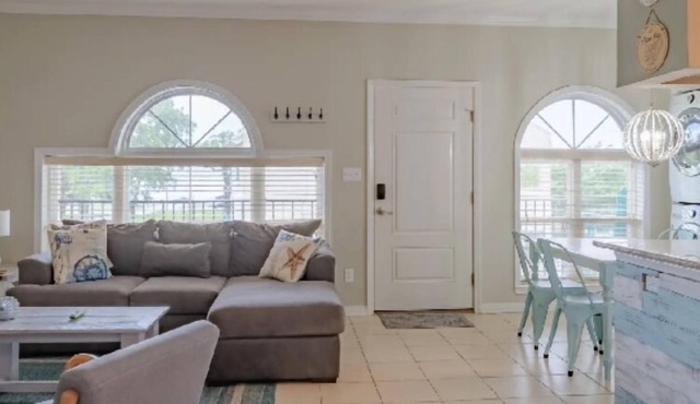 Beautiful Long Beach Condo with Ocean View!