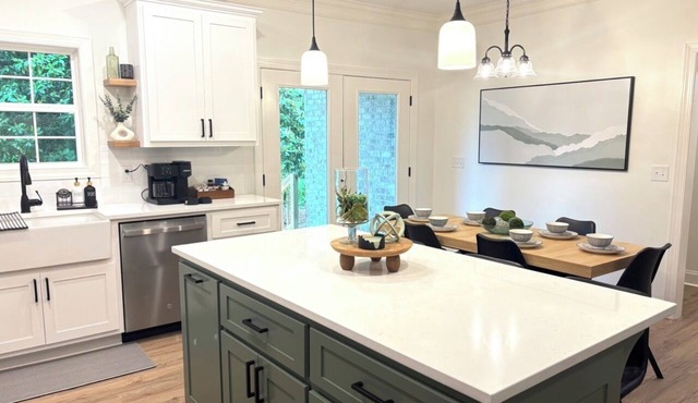 Beautiful New Construction Near Everything! Boating, Fishing and Golf, Oh Yeah!