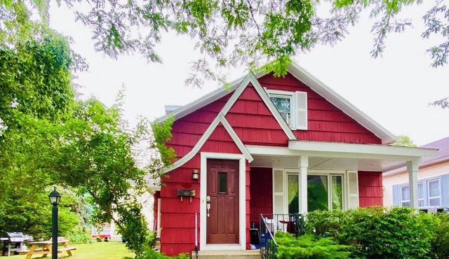 Beautiful, restored home a few steps from downtown Manistee!