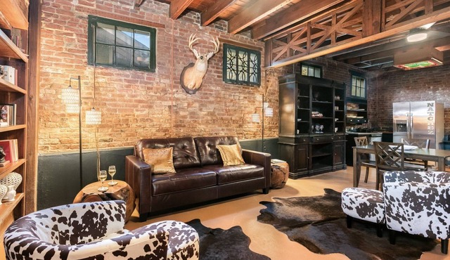 Beekman Place | 3/3, Full Kitchen, Washer/Dryer, Walk to Historic Downtown