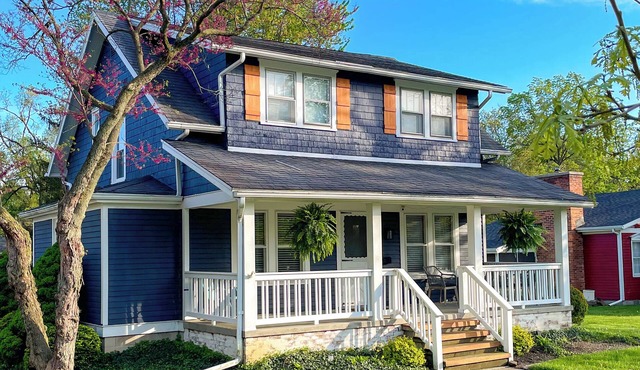 Best Location, Renovated, Walk Uptown! - 3br/3ba