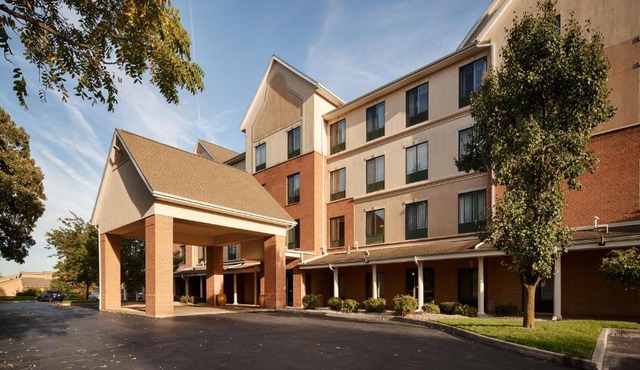 Best Western Plus Kalamazoo Suites
