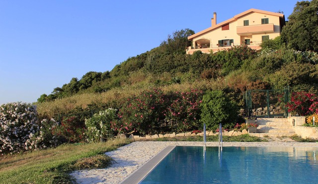 Between Sky and Sea Apartment with pool on the Gulf of Alghero in Villanova Monteleone