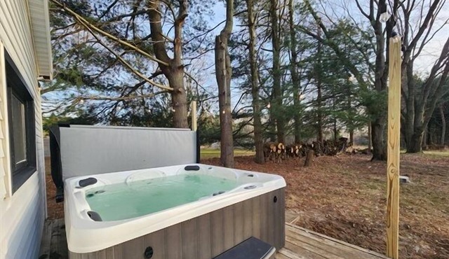 BIG Hart Lakehouse Hot Tub near Silver Lake Dunes