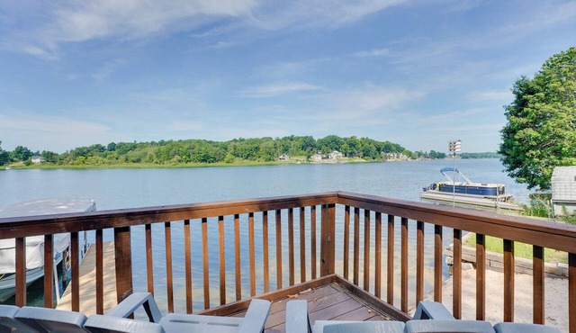 Big Pine Island Lake Cottage w/Boat Dock & Kayaks