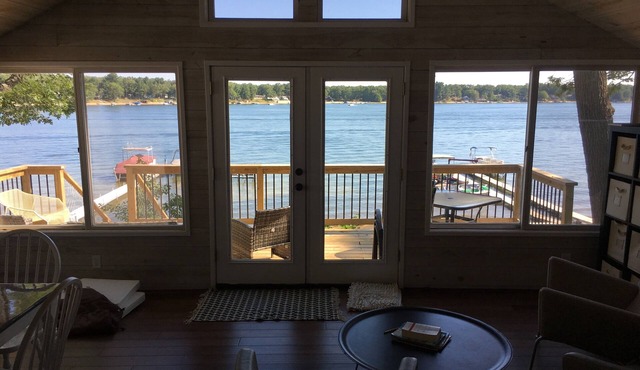 Big Star Lake Beach TIme! Newly remodeled cottage for lake front summer fun!