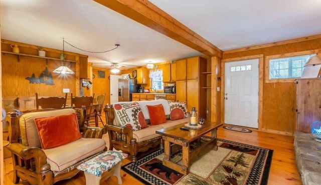 BLACK BEAR CREEK CABIN | DOWNTOWN HELEN in Helen