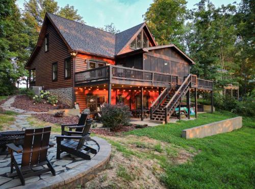 Blessing by the Lake - Lakeside Cabin-Hot Tub Wifi