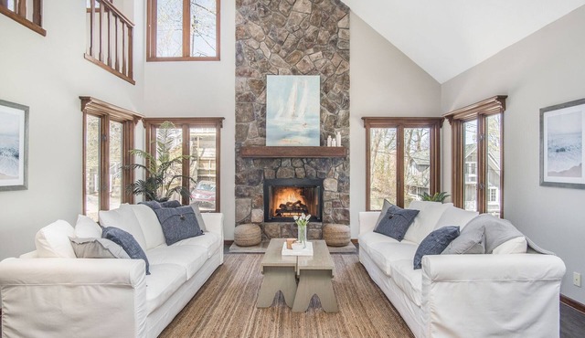 Blue Anchor Beach Home ⚓︎ Private Beach Access ⚓︎ Ample Parking ⚓︎ Lake Views