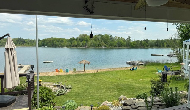 Blue Lake Paradise 2 -BEACH RETREAT- LUXURY house- Sleeps 10