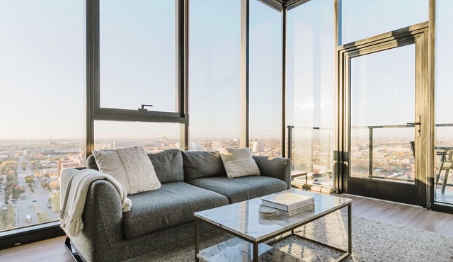 Blueground | Medical District 3bd apartment in Chicago