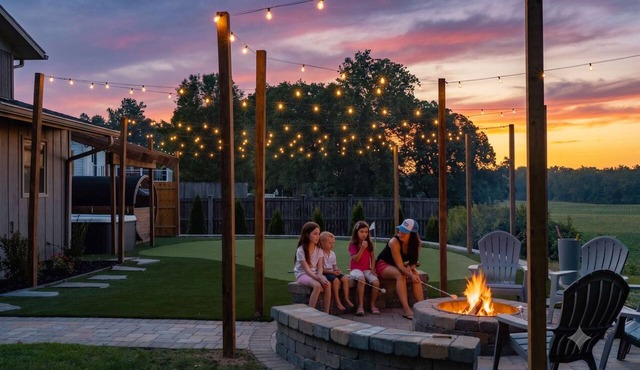 Bluffview on the River with a hot tub, sauna, pool table, and more!