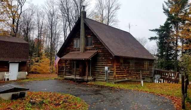Boot Lake Retreat Cabin - Stunning Lake View