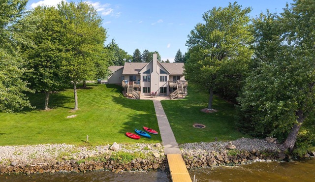 Breathtaking Waterfront Home on Lake Poygan - Sleeps 10!