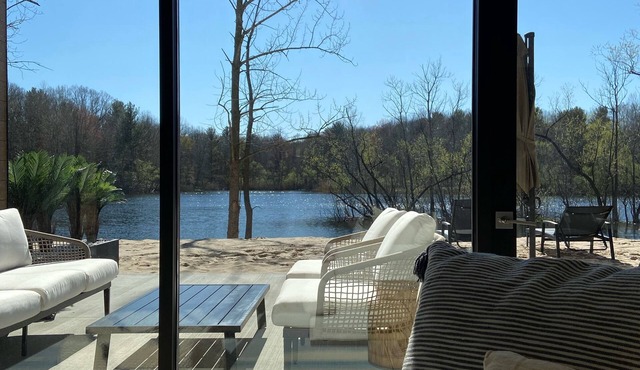 Bright & Modern Home: Heated Pool Open 5/20-10/4