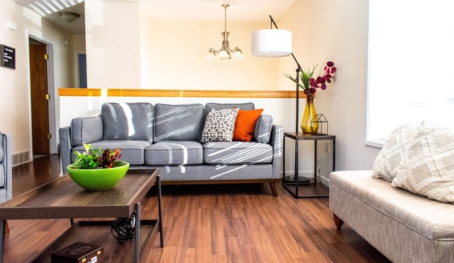 Bright & Private Home ~ Close To Downtown MQT