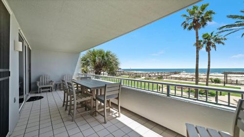 Bristol 205-Beachfront Condo wAmazing View-Updated-2-Kings-Full Service Resort