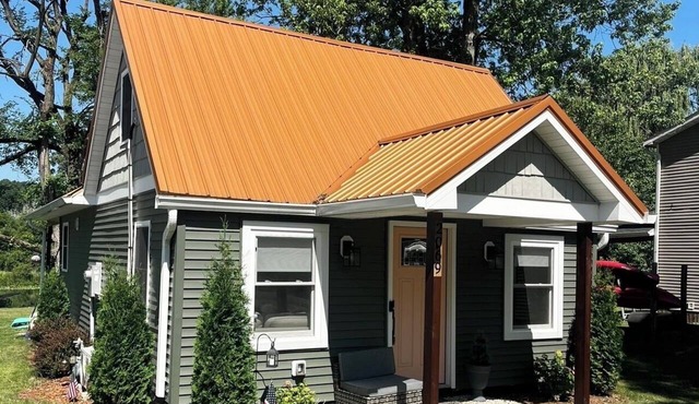 Bungalow on the water offers a canoe, paddle boards, paddle boat, fishing gear.