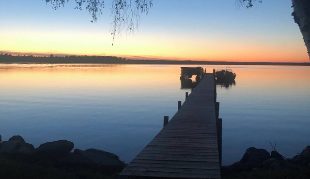 Cabin located on beautiful Lake Millecoquins