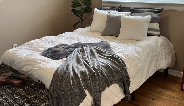 Calm & Cozy 3BR King Bed Free Wifi | Washer Dryer