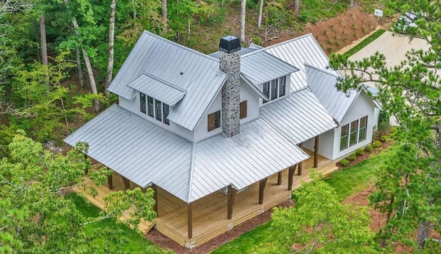 Camp Mayla: 3BR peaceful lake house with vintage style plus a TREEHOUSE Escape!