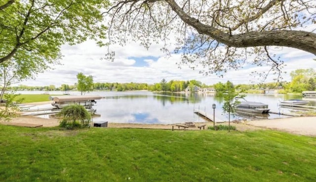 Canadian Lakes, MI - Spacious Private Lake and Beach