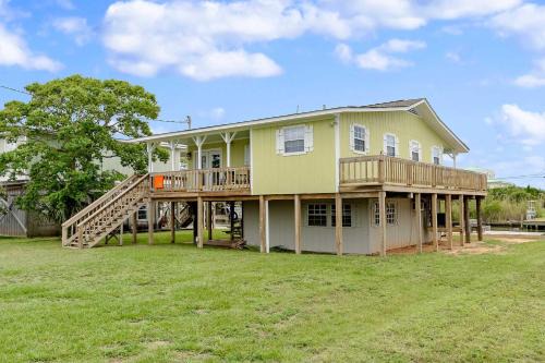 Canal side home with room for a boat