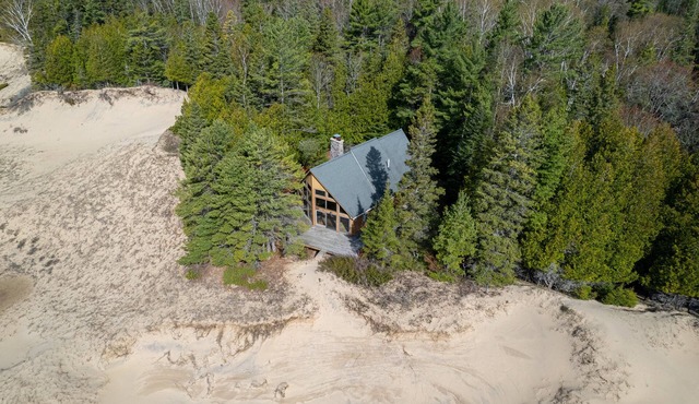 Captain's Watch: Savor Summer with Private Beach Access and Lake Views