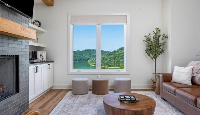 Center Hill Lake House, Lake Views, Access, Fire Pit, Sleeps 8