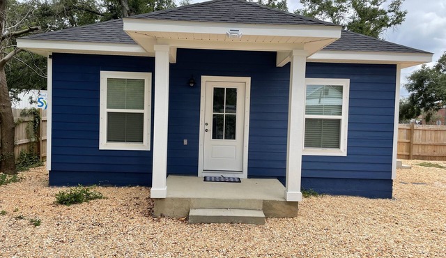 Charming 1 bedroom cottage with free parking
