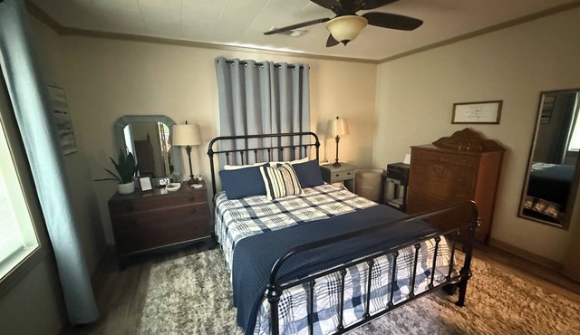 Charming 2-bedroom cottage with AC in New Albany area only minutes from Ole Miss
