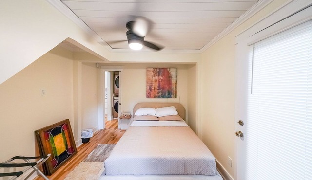 Charming 2-bedroom cottage in Pine Lake with AC, WiFi, Fire Pit, and large deck in Pine Lake