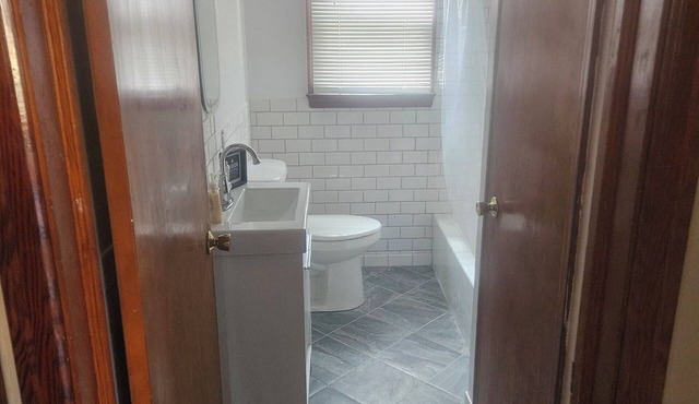 Charming 2-bedroom house in Frankfort with AC in Frankfort