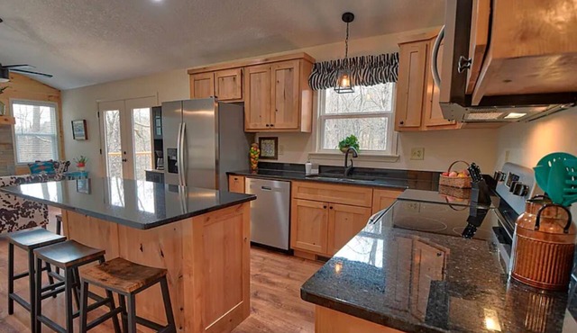 Charming 2-bedroom house with WiFi, AC nestled in the mountains of clayton