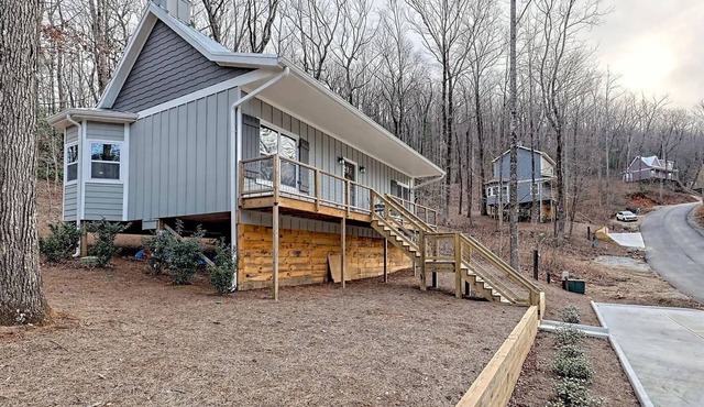 Charming 2-bedroom house in bustling Clayton, GA with WiFi, Kingwood Resort! in Clayton