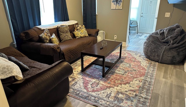Charming 2-bedroom apartment with AC, WiFi in Pleasant Keego Harbor