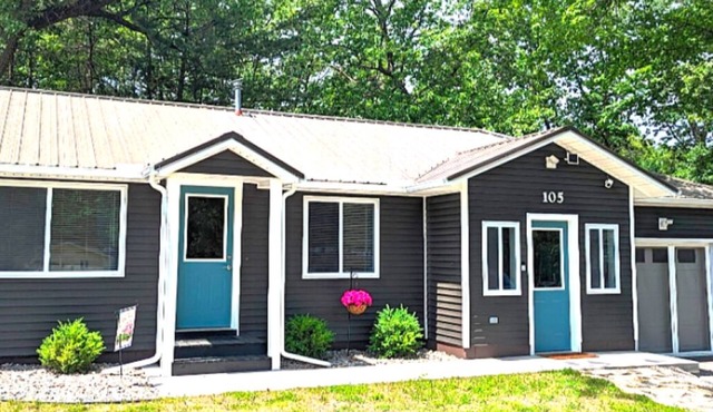 Charming 2-bedroom house in beautiful Prudenville with lake access.
