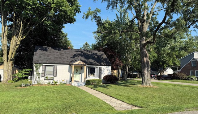 Charming 2-bedroom house in quaint lake community