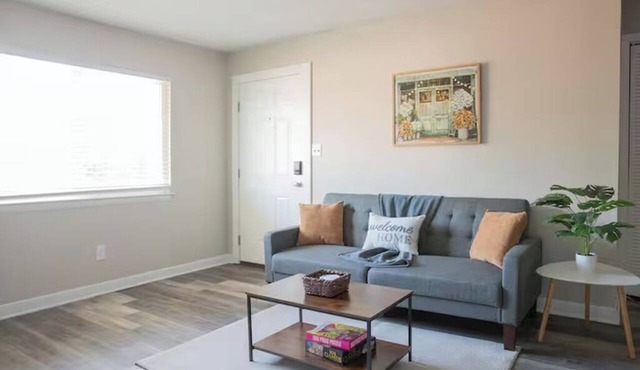 Charming 2BR Getaway, Prime Birmingham Location in Birmingham