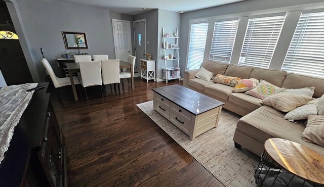 Charming 3-bedroom 1 bathroom bungalow in cool Chicago with AC friendly family