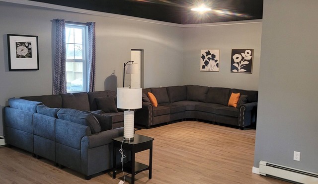 Charming 3-bedroom house with WiFi, AC in Ishpeming on or near trail system.