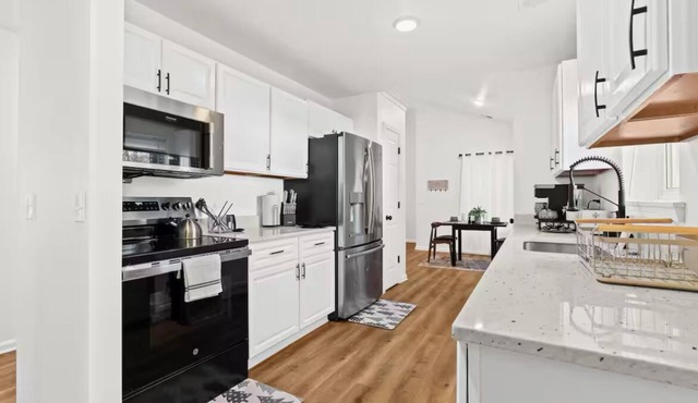Charming 3-bedroom house in Auburn Hills with AC, WiFi