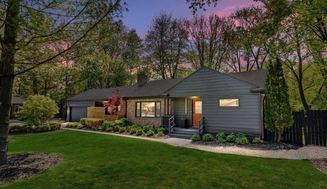 Charming 3-bedroom with 2 full baths cottage in Southfield for Soul Searching
