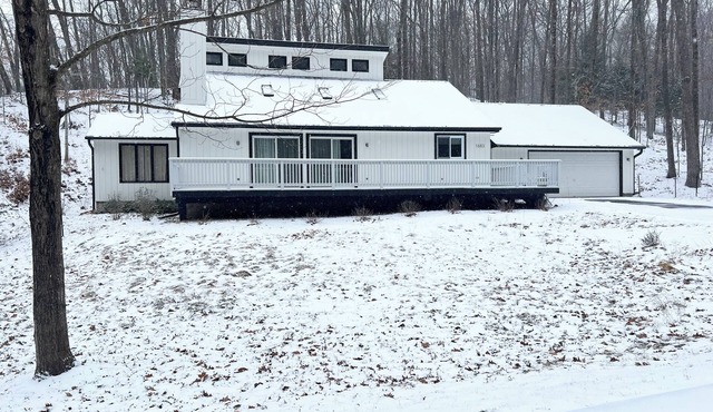 Charming 4-bedroom house in Harbor Springs, Close to town and Ski Hills!