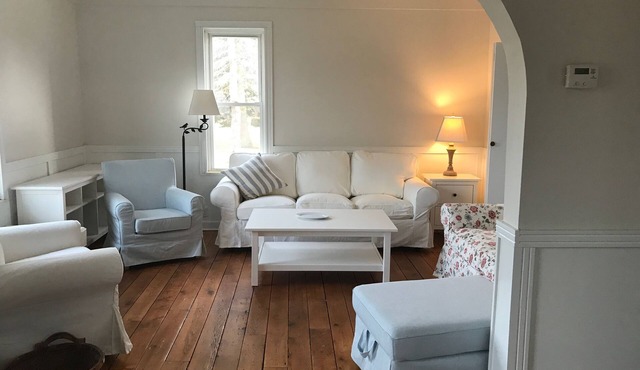Charming Cottage across the street from the Beach!