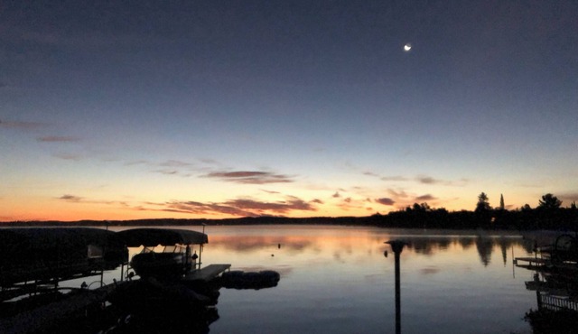 Charming & Cozy Torch Lake Waterfront Cottage